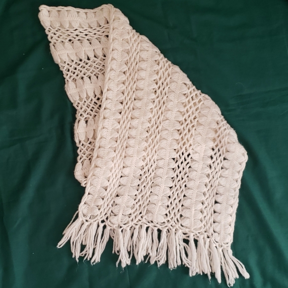 Accessories - Beautiful crocheted wrap / scarf